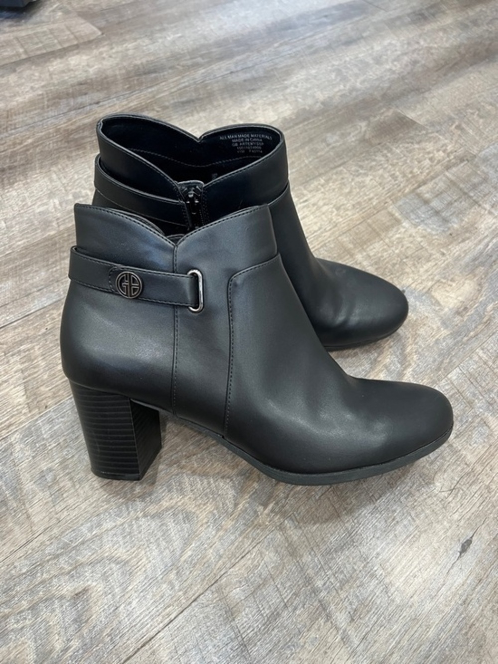 Giani Bernini Memory Foam ankle heeled Boots size 11 Black zippered